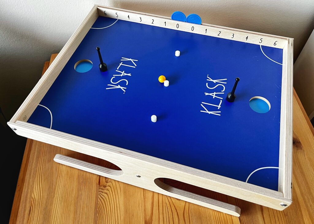 Klask Set Up